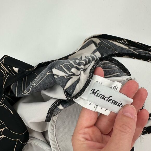 Miraclesuit Sanibel Swimsuit One Piece Underwire Padless Sz 16 Palm Hibiscus - Picture 5 of 10
